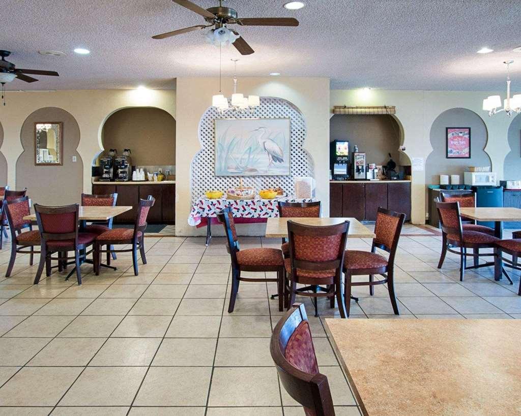 Econo Lodge San Angelo Restaurant photo