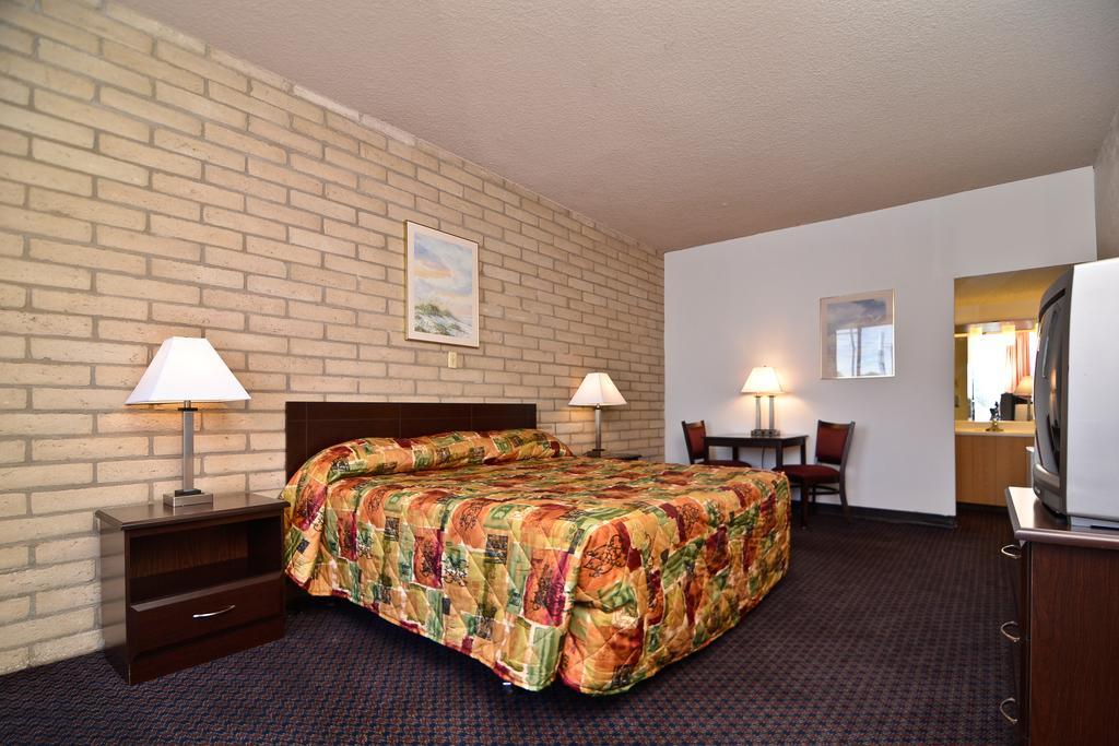 Econo Lodge San Angelo Room photo